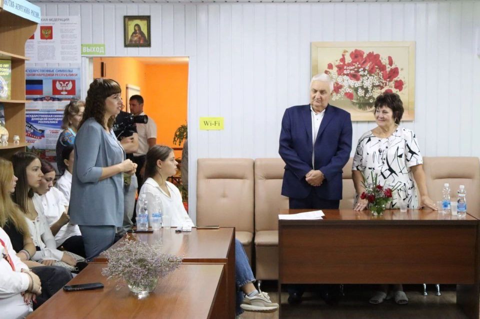 Он жив в наших сердцах: Встреча с семьей Александра Захарченко в Докучаевске Он жив в наших сердцах: Встреча с семьей Александра Захарченко в Докучаевске