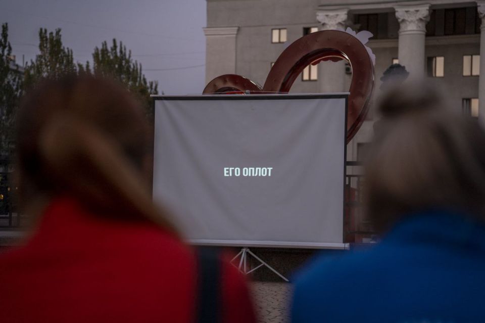 Молодёжка провела акцию-реквием в память о первом Главе ДНР Молодёжка провела акцию-реквием в память о первом Главе ДНР