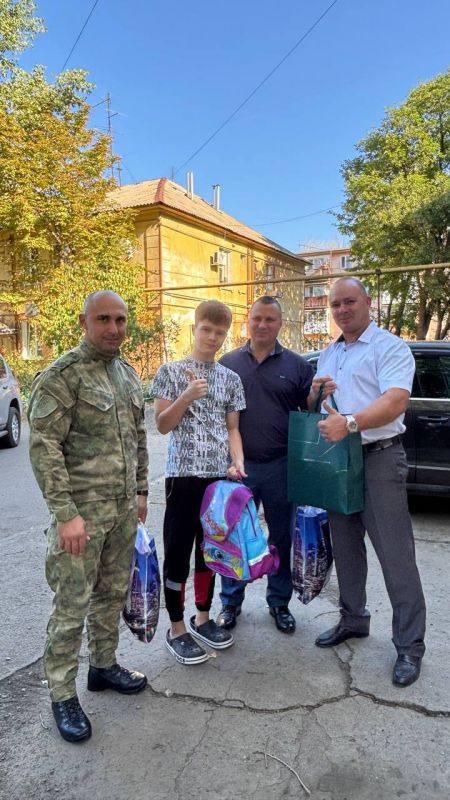 Михаил Рымарь, Дмитрий Огилец и Павел Минаков присоединились к партийной акции «Собери ребенка в школу» Михаил Рымарь, Дмитрий Огилец и Павел Минаков присоединились к партийной акции «Собери ребенка в школу»