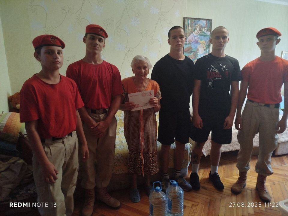 Юнармейцы г.о. Мариуполь, совместно с ребятами из КДН приняли участие в акции "Ветеран рядом" навещали наших дорогих ветеранов Юнармейцы г.о. Мариуполь, совместно с ребятами из КДН приняли участие в акции "Ветеран рядом" навещали наших дорогих ветеранов