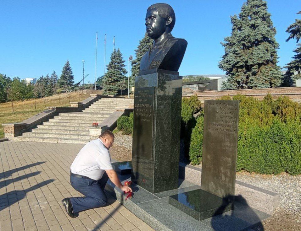 Валентин Левченко: 31 августа — годовщина гибели первого Главы ДНР Александра Захарченко Валентин Левченко: 31 августа — годовщина гибели первого Главы ДНР Александра Захарченко