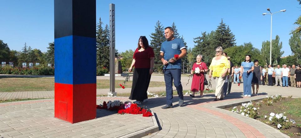 Александр Шатов: В Шахтерске почтили память первого Главы Республики Александр Шатов: В Шахтерске почтили память первого Главы Республики