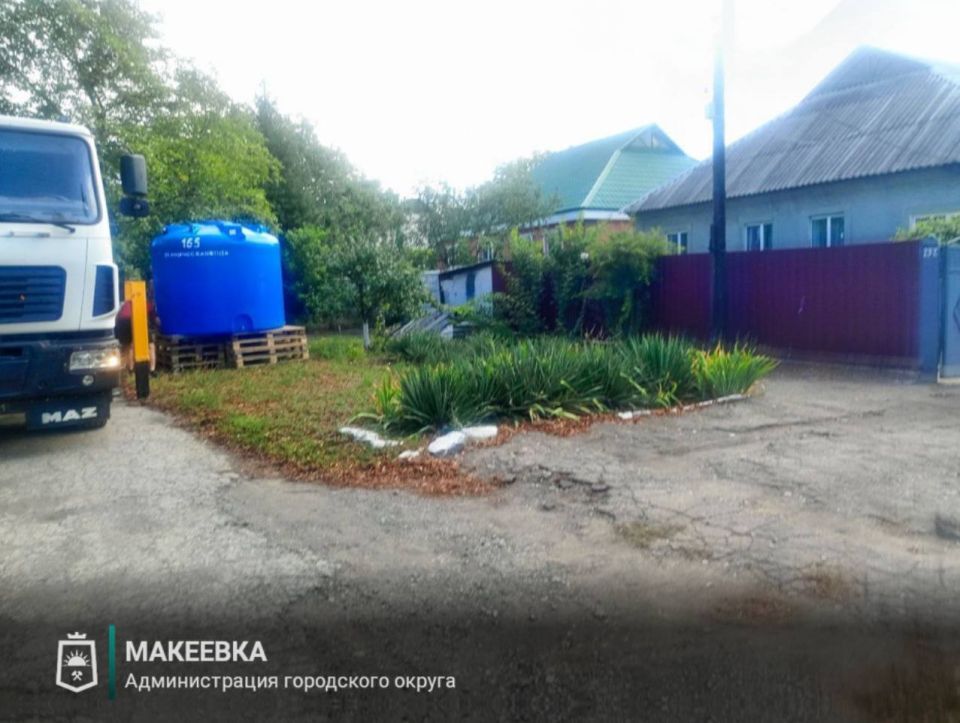 В Макеевке продолжаются работы по установке ёмкостей для разбора воды В Макеевке продолжаются работы по установке ёмкостей для разбора воды