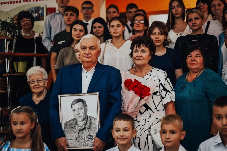 Его знают не только в Донбассе: в Докучаевске прошел вечер памяти Александра Захарченко Его знают не только в Донбассе: в Докучаевске прошел вечер памяти Александра Захарченко