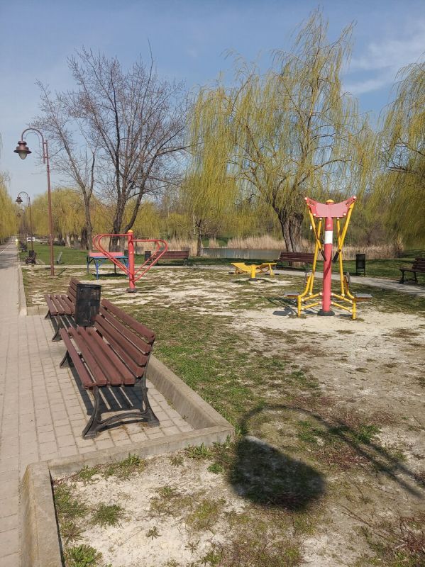 Алексей Кулемзин: Набережная реки Кальмиус в центре Донецка одно из самых красивых и любимых мест отдыха для горожан и гостей города Алексей Кулемзин: Набережная реки Кальмиус в центре Донецка одно из самых красивых и любимых мест отдыха для горожан и гостей города