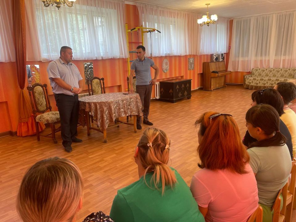 Денис Машков (фракция «Единая Россия») провел встречу с коллективом Детского сада №91 "Орленок" г.о. Горловка Денис Машков (фракция «Единая Россия») провел встречу с коллективом Детского сада №91 "Орленок" г.о. Горловка
