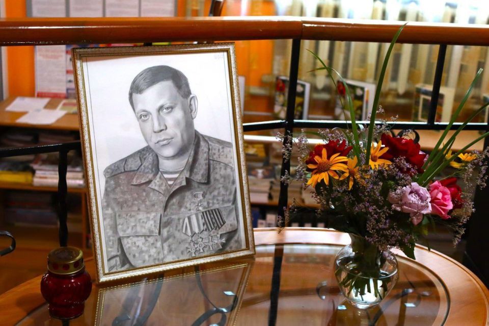 Он жив в наших сердцах: Встреча с семьей Александра Захарченко в Докучаевске Он жив в наших сердцах: Встреча с семьей Александра Захарченко в Докучаевске