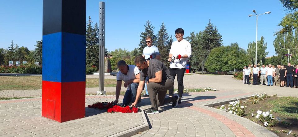 Александр Шатов: В Шахтерске почтили память первого Главы Республики Александр Шатов: В Шахтерске почтили память первого Главы Республики