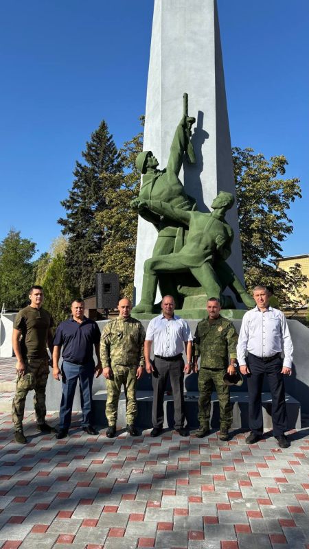 По партийному проекту Единой России «Историческая память» в поселке Старобешево у Памятного знака в память о бое 30 августа 2014 года состоялся митинг-реквием «Их имена навеки с нами…», посвященный 11-й годовщине... По партийному проекту Единой России «Историческая память» в поселке Старобешево у Памятного знака в память о бое 30 августа 2014 года состоялся митинг-реквием «Их имена навеки с нами…», посвященный 11-й годовщине...