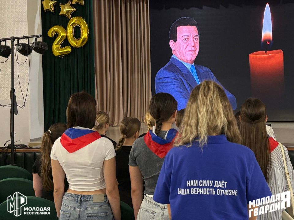 Мы голос твой храним в сердцах Мы голос твой храним в сердцах