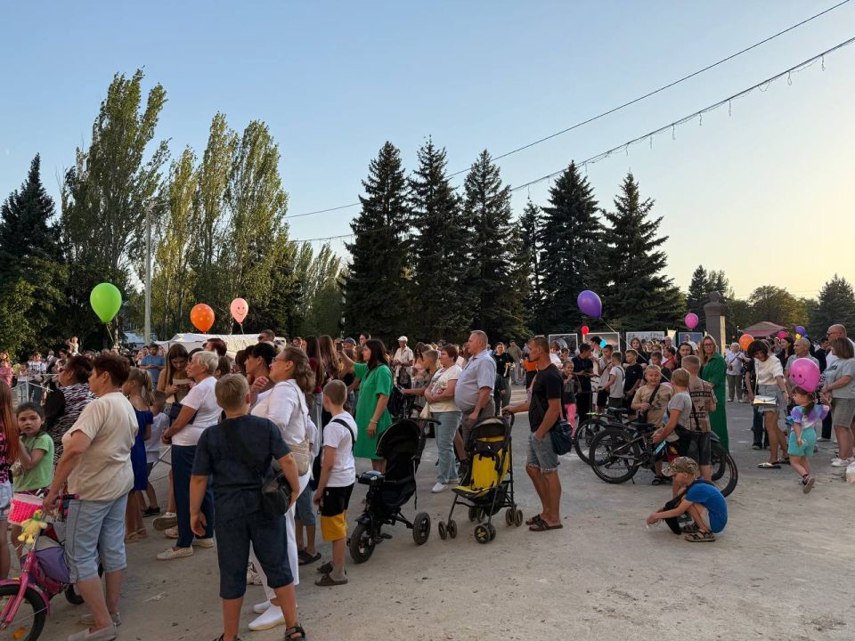 В Кировском прошел праздничный концерт ко Дню Шахтера и Дню города В Кировском прошел праздничный концерт ко Дню Шахтера и Дню города
