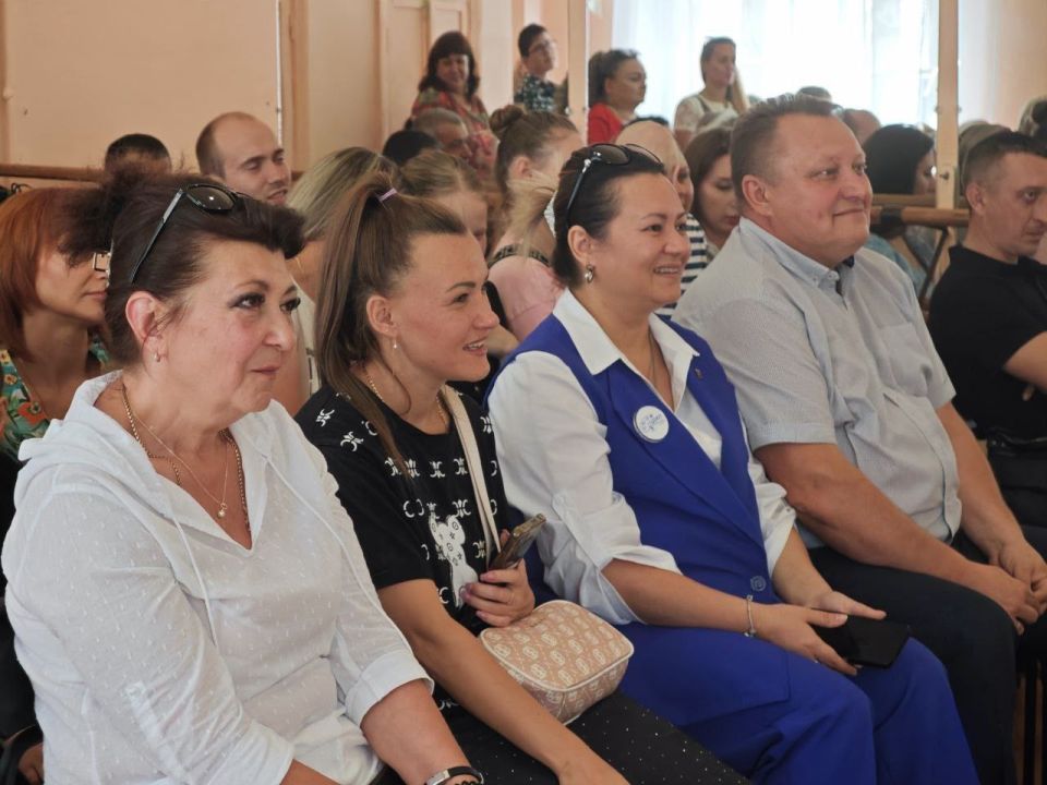 Валентин Левченко: В Центре детского и юношеского творчества Киевского района г.Донецка, в рамках празднования Дня города и Дня шахтёра, был проведен праздничный концерт Валентин Левченко: В Центре детского и юношеского творчества Киевского района г.Донецка, в рамках празднования Дня города и Дня шахтёра, был проведен праздничный концерт