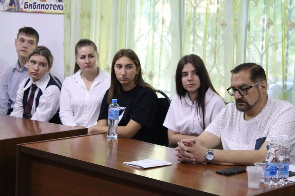 Он жив в наших сердцах: Встреча с семьей Александра Захарченко в Докучаевске Он жив в наших сердцах: Встреча с семьей Александра Захарченко в Докучаевске