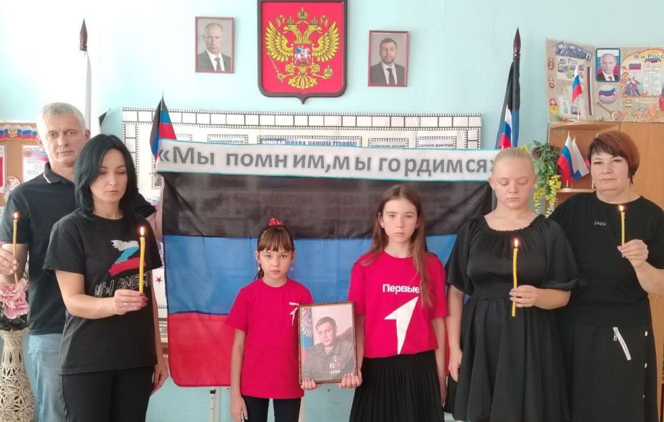 Первые помнят. Активисты Степнянской школы провели час памяти «Мы помним,мы гордимся!», приуроченный ко Дню памяти Александра Владимировича Захарченко Первые помнят. Активисты Степнянской школы провели час памяти «Мы помним,мы гордимся!», приуроченный ко Дню памяти Александра Владимировича Захарченко