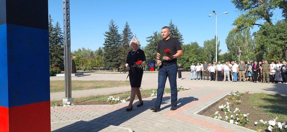 Александр Шатов: В Шахтерске почтили память первого Главы Республики Александр Шатов: В Шахтерске почтили память первого Главы Республики