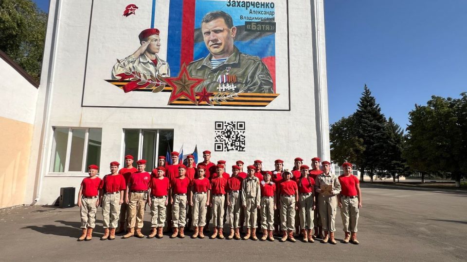 Юнармейцы города Кировска приняли участие в торжественно-траурном мероприятии, посвященном Дню памяти первого Главы Донецкой Народной Республики Александра Владимировича Захарченко Юнармейцы города Кировска приняли участие в торжественно-траурном мероприятии, посвященном Дню памяти первого Главы Донецкой Народной Республики Александра Владимировича Захарченко
