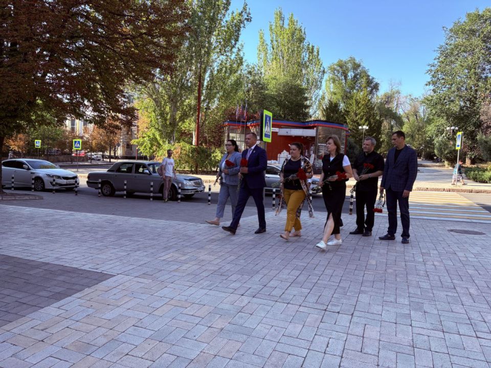 Сегодня вместе с коллегами почтили память первого Главы ДНР Александра Захарченко Сегодня вместе с коллегами почтили память первого Главы ДНР Александра Захарченко