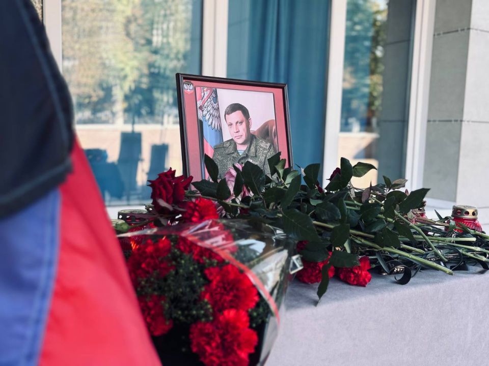 Герои вечно в памяти людей Герои вечно в памяти людей