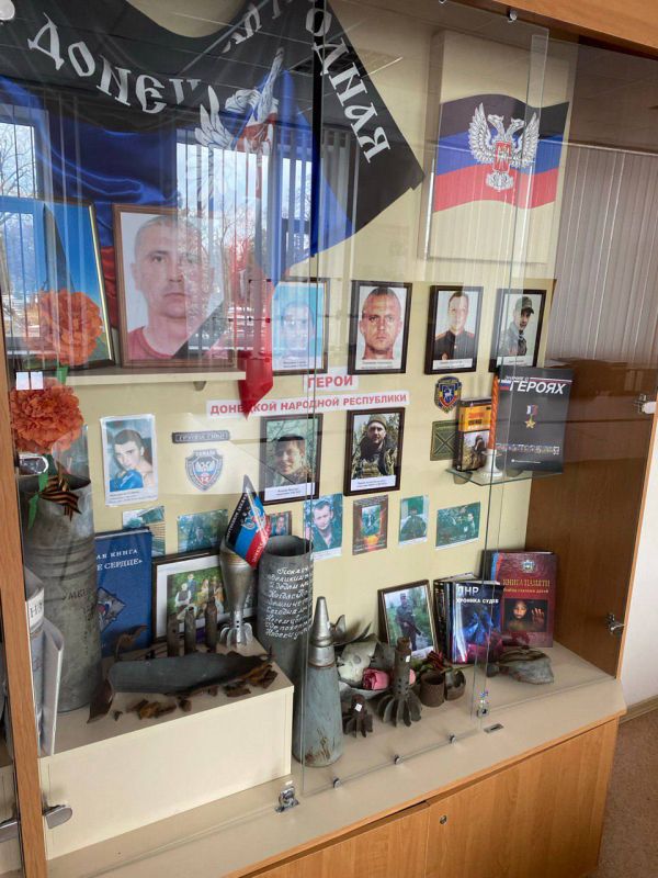 Сегодня в России отмечается день шахтера и день города Донецка Сегодня в России отмечается день шахтера и день города Донецка