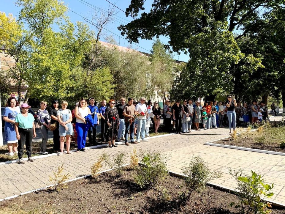 В Ждановке почтили память первого Главы ДНР Александра Захарченко В Ждановке почтили память первого Главы ДНР Александра Захарченко