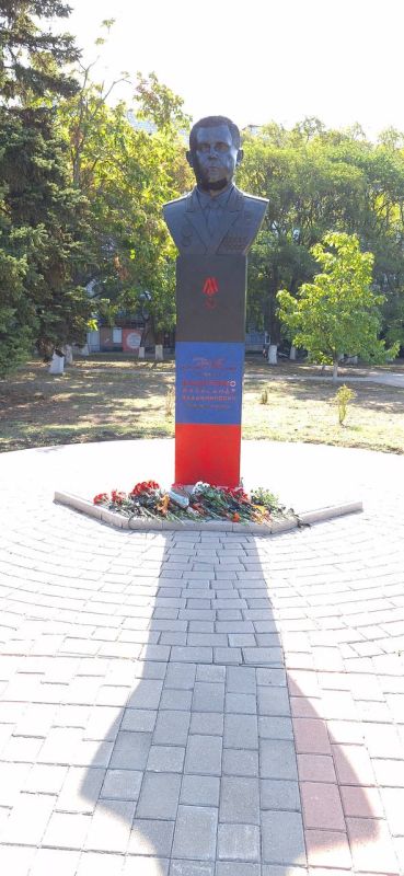 Александр Шатов: В Шахтерске почтили память первого Главы Республики Александр Шатов: В Шахтерске почтили память первого Главы Республики