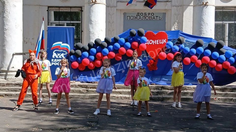 Сегодня на площади Дворца культуры им. ХХ-летия Победы в рамках проекта «Культура малой родины» партии «Единая Россия» состоялся праздничный концерт «Тебе, любимый город», посвящённый Дню города и Дню шахтёра! Сегодня на площади Дворца культуры им. ХХ-летия Победы в рамках проекта «Культура малой родины» партии «Единая Россия» состоялся праздничный концерт «Тебе, любимый город», посвящённый Дню города и Дню шахтёра!