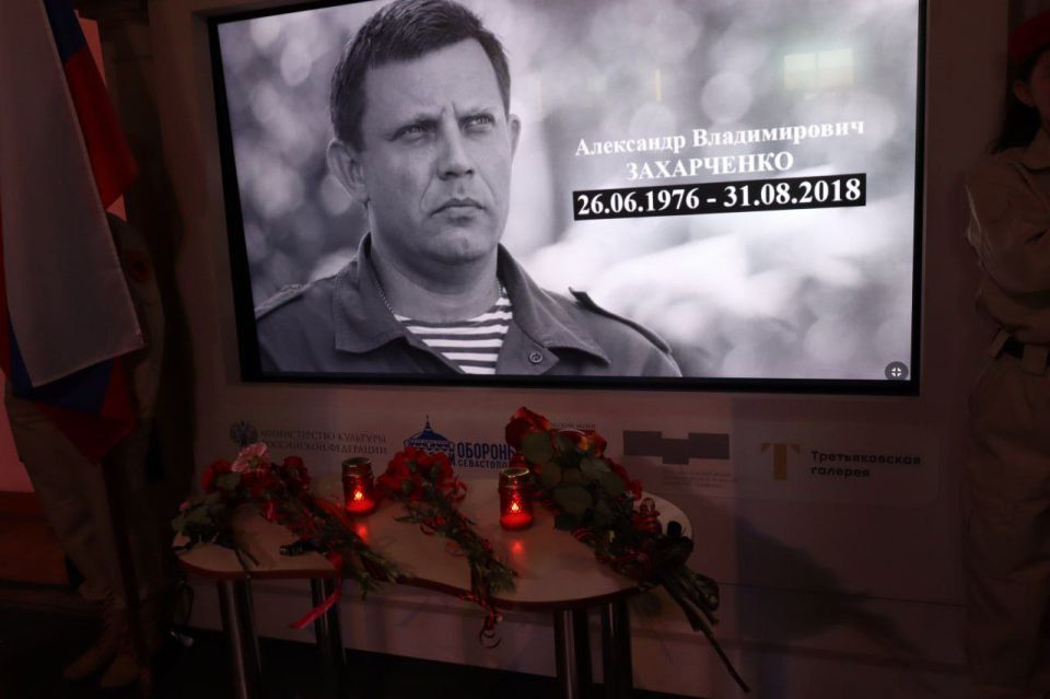 Памяти Александра Захарченко: В Торезе почтили первого Главу ДНР Памяти Александра Захарченко: В Торезе почтили первого Главу ДНР