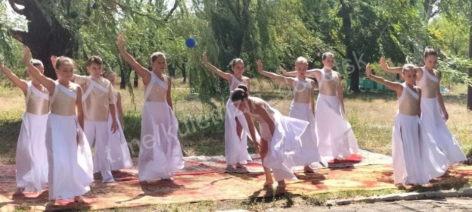 Сегодня на площади Дворца культуры им. ХХ-летия Победы в рамках проекта «Культура малой родины» партии «Единая Россия» состоялся праздничный концерт «Тебе, любимый город», посвящённый Дню города и Дню шахтёра! Сегодня на площади Дворца культуры им. ХХ-летия Победы в рамках проекта «Культура малой родины» партии «Единая Россия» состоялся праздничный концерт «Тебе, любимый город», посвящённый Дню города и Дню шахтёра!