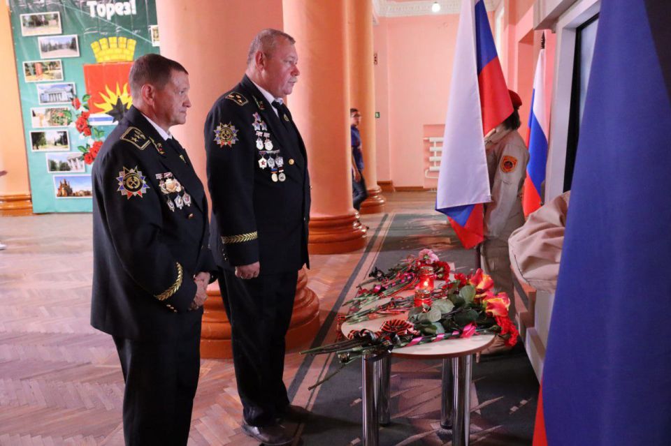 Памяти Александра Захарченко: В Торезе почтили первого Главу ДНР Памяти Александра Захарченко: В Торезе почтили первого Главу ДНР