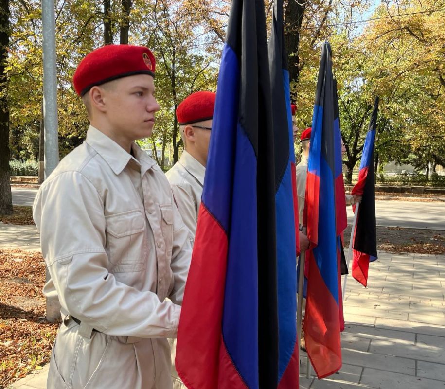 Виктория Жукова: Сегодня в Харцызске прошло возложение цветов в память первому Главе Донецкой Народной Республики Александру Захарченко Виктория Жукова: Сегодня в Харцызске прошло возложение цветов в память первому Главе Донецкой Народной Республики Александру Захарченко