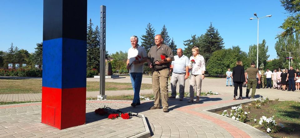 Александр Шатов: В Шахтерске почтили память первого Главы Республики Александр Шатов: В Шахтерске почтили память первого Главы Республики