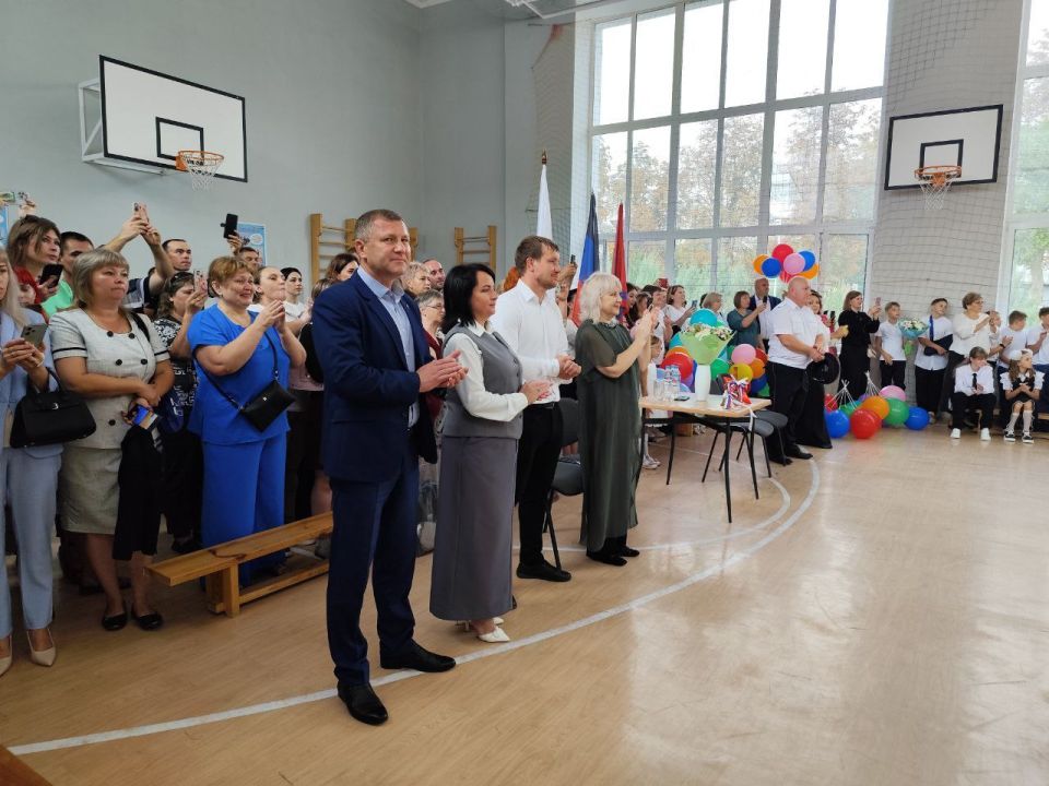 Принял участие в празднике Первого звонка в Волновахской школе № 5 Волновахского муниципального округа Принял участие в празднике Первого звонка в Волновахской школе № 5 Волновахского муниципального округа