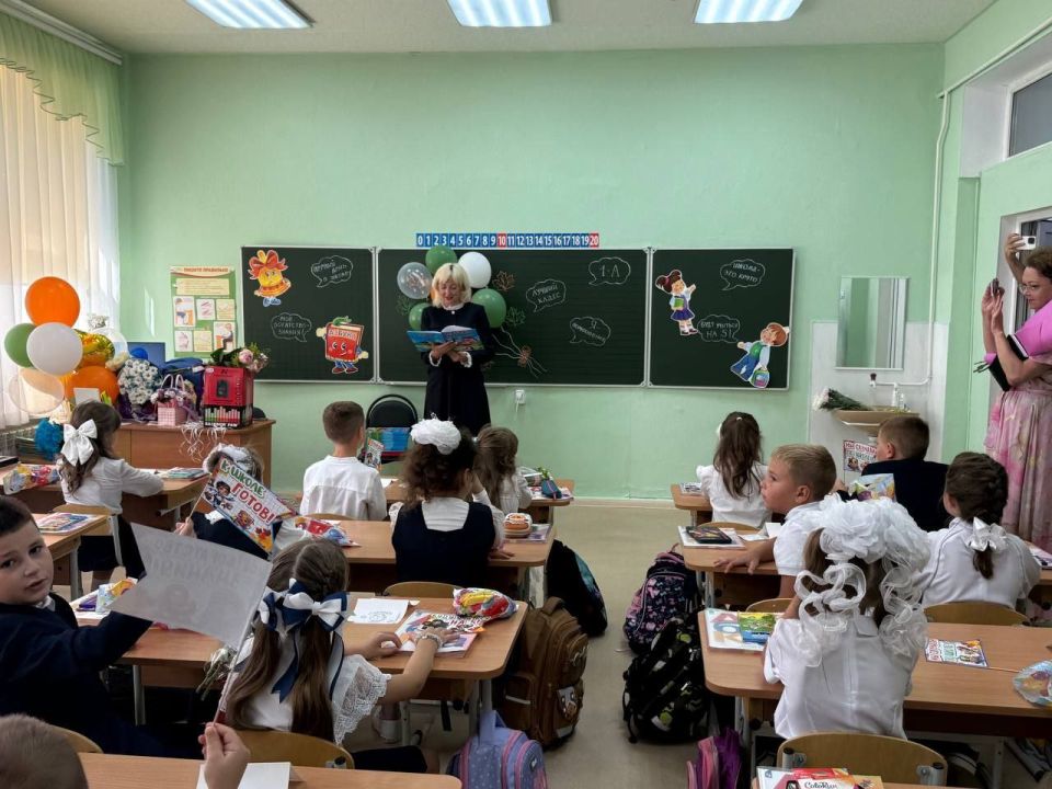 От Совета женщин города Ясиноватая и от себя лично поздравляю педагогов, школьников и их родителей с Днём знаний и началом нового учебного года! От Совета женщин города Ясиноватая и от себя лично поздравляю педагогов, школьников и их родителей с Днём знаний и началом нового учебного года!
