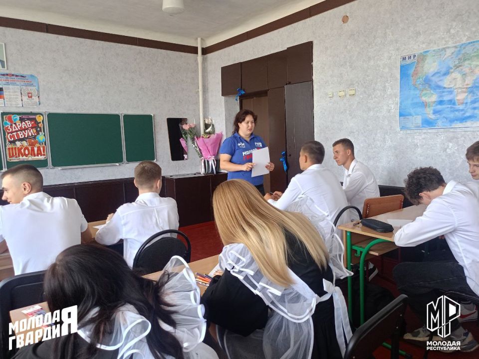 В Ждановке выпускники отправили послание в будущее В Ждановке выпускники отправили послание в будущее