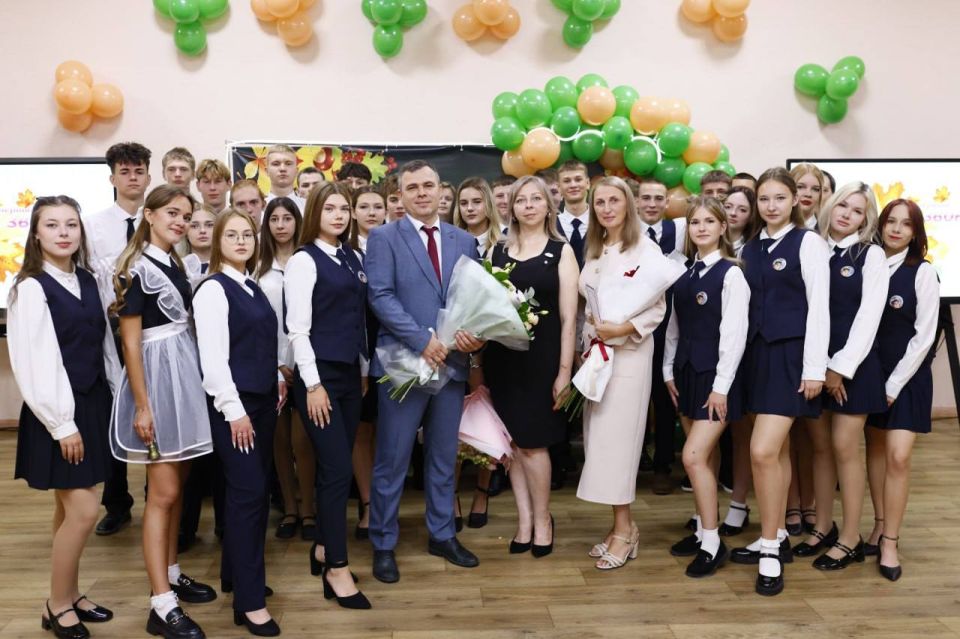 Руководство Министерства здравоохранения ДНР посетили торжественные линейки в День знаний Руководство Министерства здравоохранения ДНР посетили торжественные линейки в День знаний