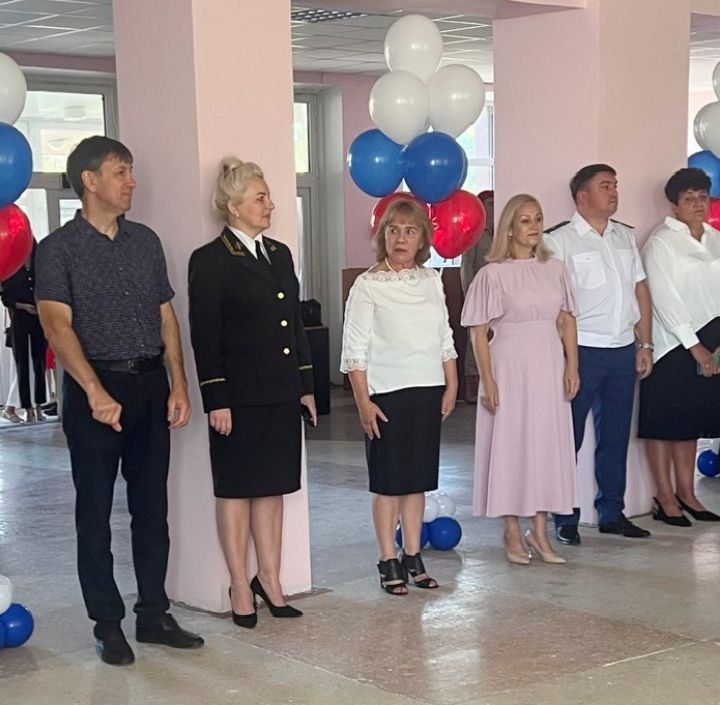 Наталья Бегуненко: Первое сентября – один из самых светлых и добрых праздников, объединяющий все поколения, символ начинаний, перспектив и новых возможностей Наталья Бегуненко: Первое сентября – один из самых светлых и добрых праздников, объединяющий все поколения, символ начинаний, перспектив и новых возможностей