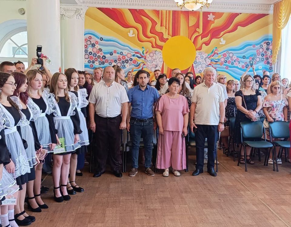 Сергей Литвинов: В школах Ждановки прозвенел Первый школьный звонок Сергей Литвинов: В школах Ждановки прозвенел Первый школьный звонок