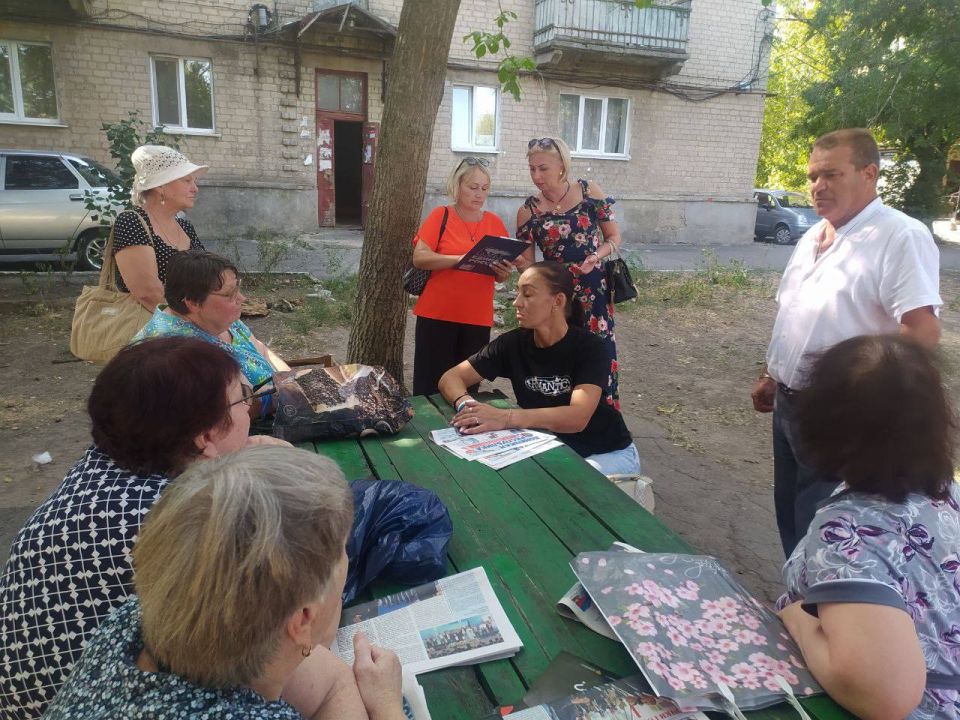 Денис Зубов: Сход граждан. 1 сентября заместитель главы администрации городского округа Иловайск Александр Васильевич Кузнецов провел встречу с населением на подведомственной территории администрации городского округа... Денис Зубов: Сход граждан. 1 сентября заместитель главы администрации городского округа Иловайск Александр Васильевич Кузнецов провел встречу с населением на подведомственной территории администрации городского округа...