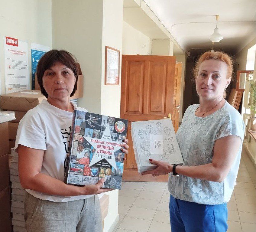 В день знаний Представительство ДНР в Москве передало более 200 экземпляров книг и журналов Донецкой республиканской библиотеке им. Крупской В день знаний Представительство ДНР в Москве передало более 200 экземпляров книг и журналов Донецкой республиканской библиотеке им. Крупской