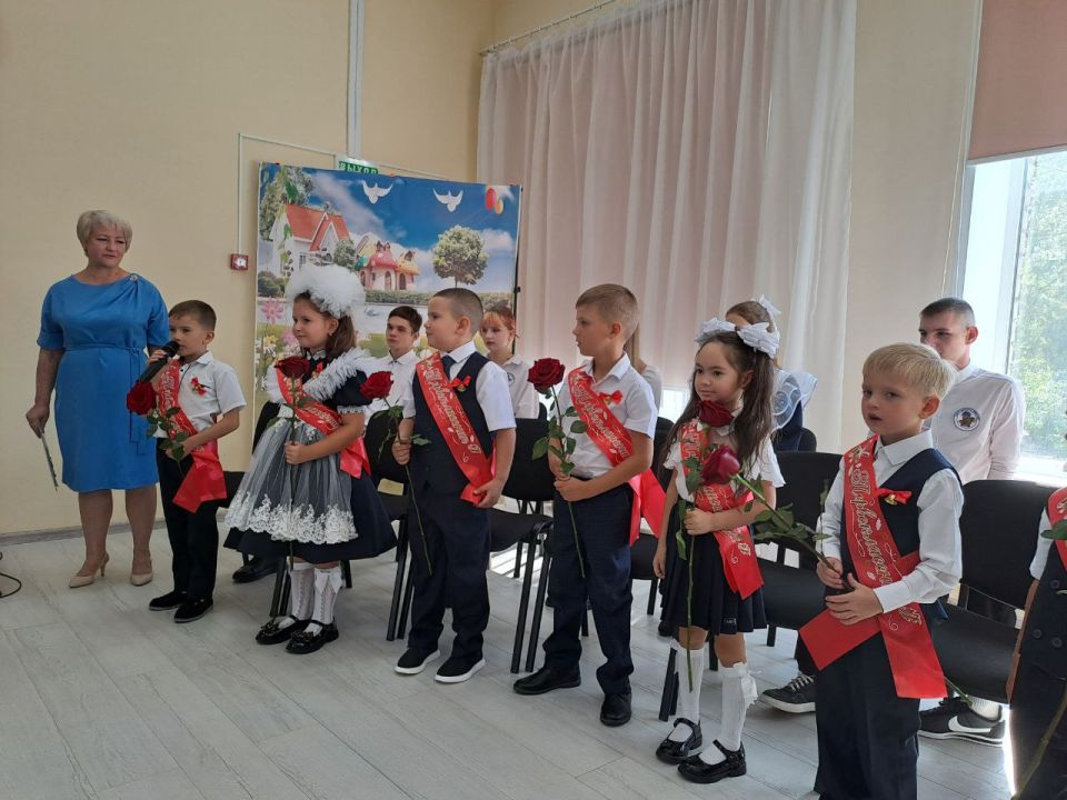 Праздник Первого Звонка. Сегодня в ГБОУ «Светлодарский УВК г.о. Дебальцево» прозвучал первый звонок! Праздник Первого Звонка. Сегодня в ГБОУ «Светлодарский УВК г.о. Дебальцево» прозвучал первый звонок!