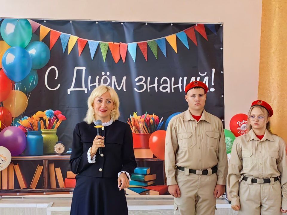 Депутаты приняли участие в торжественных линейках по случаю Дня знаний Депутаты приняли участие в торжественных линейках по случаю Дня знаний