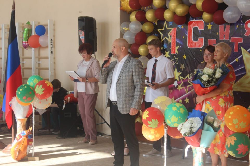 Сергей Желновач: Снова школа собирает нас…. Осень приходит к нам с трогательным праздником – Днем Знаний Сергей Желновач: Снова школа собирает нас…. Осень приходит к нам с трогательным праздником – Днем Знаний