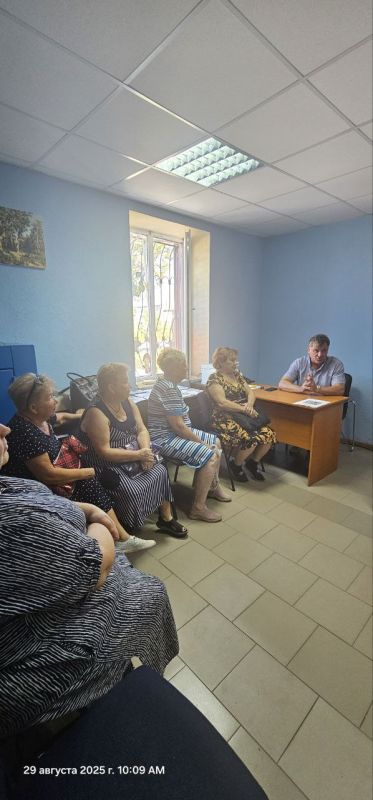 Начальник Ялтинского территориального отдела Администрации Мангушского муниципального округа Спахи С.Л. провел встречу с жителями пгт Ялта Начальник Ялтинского территориального отдела Администрации Мангушского муниципального округа Спахи С.Л. провел встречу с жителями пгт Ялта