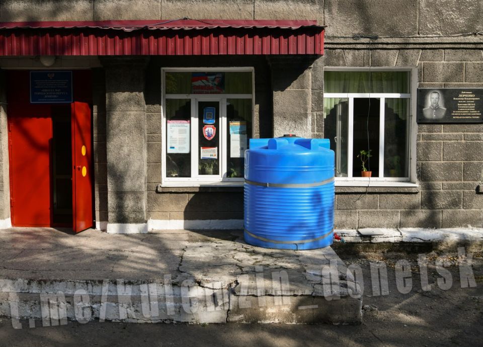 Алексей Кулемзин: По поручению Главы Республики Дениса Пушилина посетил школы № 21, 43, 57 и гимназию № 70 по вопросу наличия ёмкостей и воды в них Алексей Кулемзин: По поручению Главы Республики Дениса Пушилина посетил школы № 21, 43, 57 и гимназию № 70 по вопросу наличия ёмкостей и воды в них