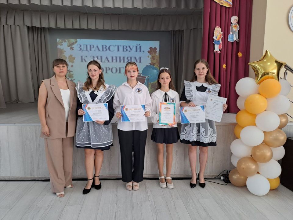 Праздник Первого Звонка. Сегодня в ГБОУ «Светлодарский УВК г.о. Дебальцево» прозвучал первый звонок! Праздник Первого Звонка. Сегодня в ГБОУ «Светлодарский УВК г.о. Дебальцево» прозвучал первый звонок!