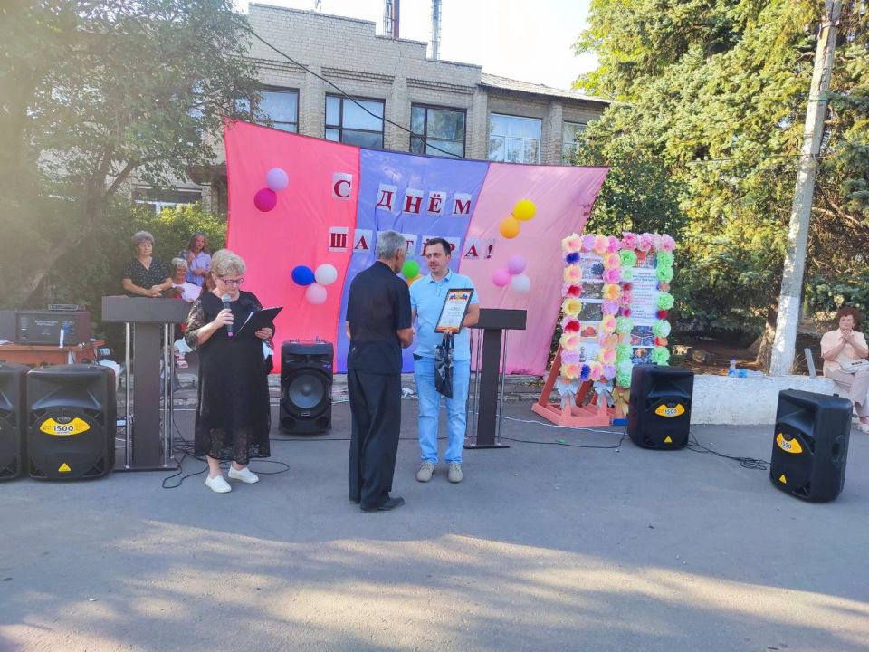 31 августа на центральной площади посёлка Троицко-Харцызск состоялась торжественная церемония ко Дню Шахтёра 31 августа на центральной площади посёлка Троицко-Харцызск состоялась торжественная церемония ко Дню Шахтёра