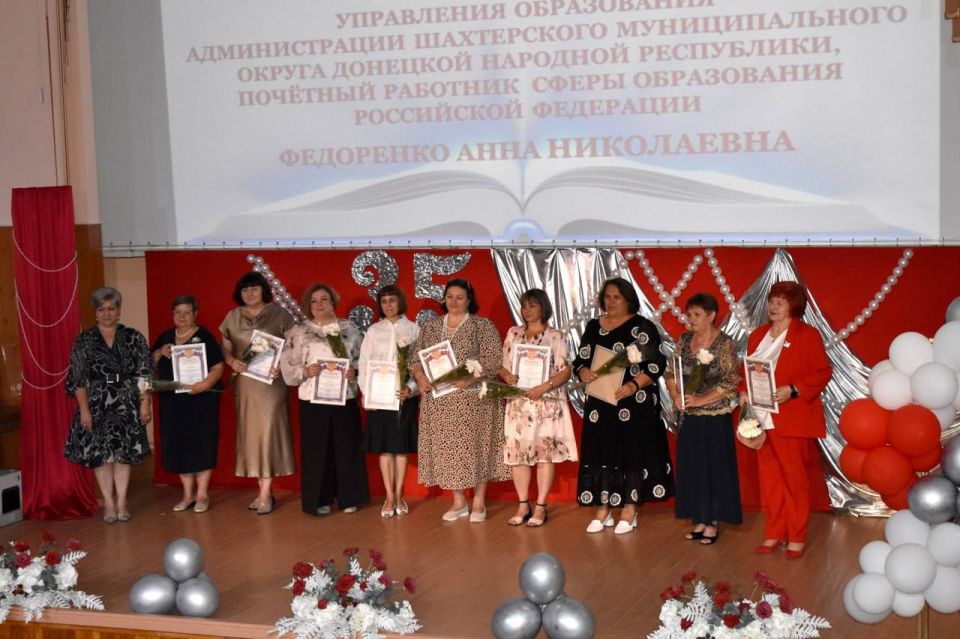 Школа № 1 Кировского торжественно отметила 35-летний юбилей Школа № 1 Кировского торжественно отметила 35-летний юбилей