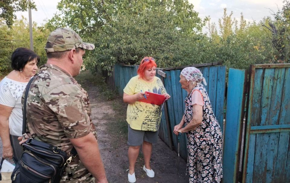 Иван Приходько: Во исполнение указания Главы Донецкой Народной Республики Дениса Владимировича Пушилина и для рассмотрения жалоб от населения, сегодня, 1 сентября, в одном из поселков Центрально-Городского района Горловки... Иван Приходько: Во исполнение указания Главы Донецкой Народной Республики Дениса Владимировича Пушилина и для рассмотрения жалоб от населения, сегодня, 1 сентября, в одном из поселков Центрально-Городского района Горловки...