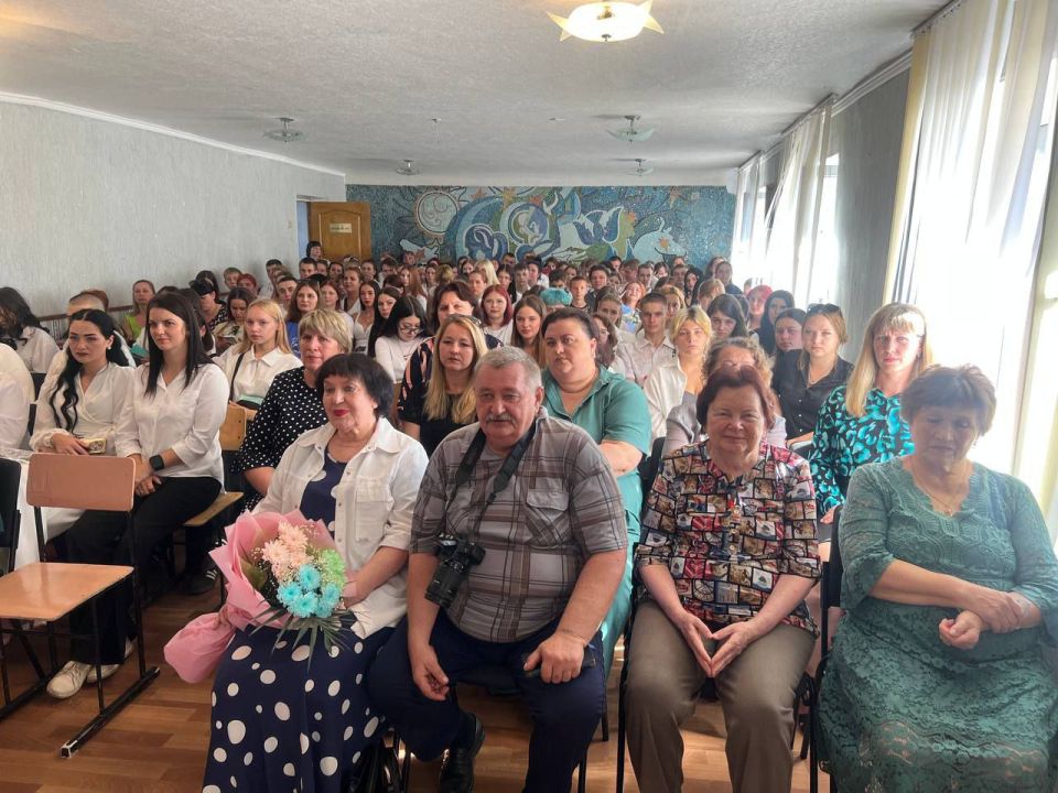 Торжественная линейка в техникуме Торжественная линейка в техникуме