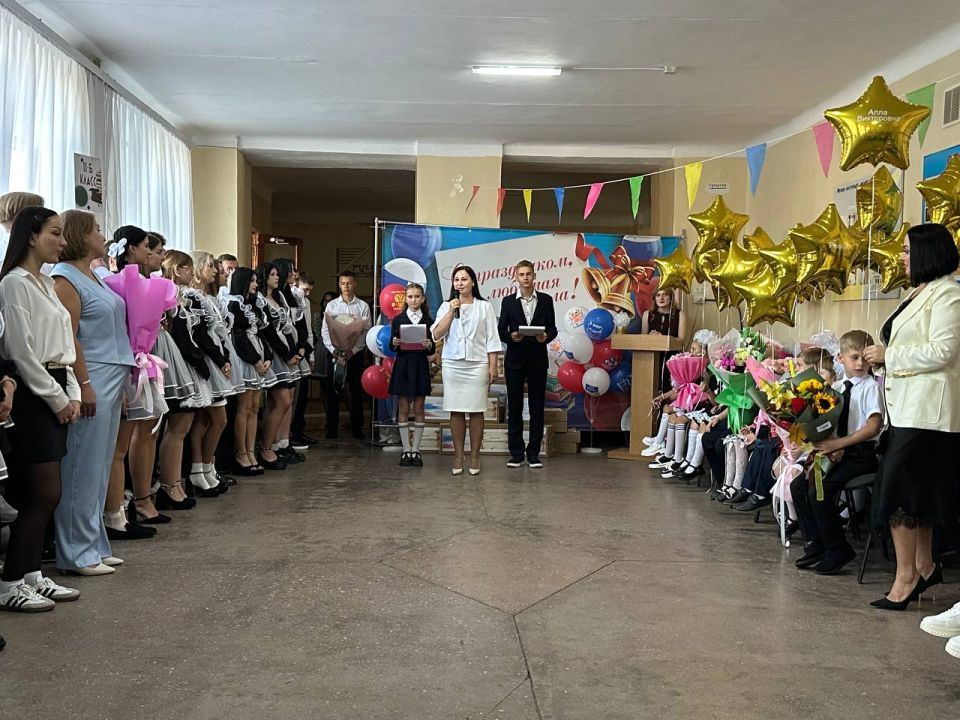 В школах Ждановки прозвенел Первый школьный звонок В школах Ждановки прозвенел Первый школьный звонок